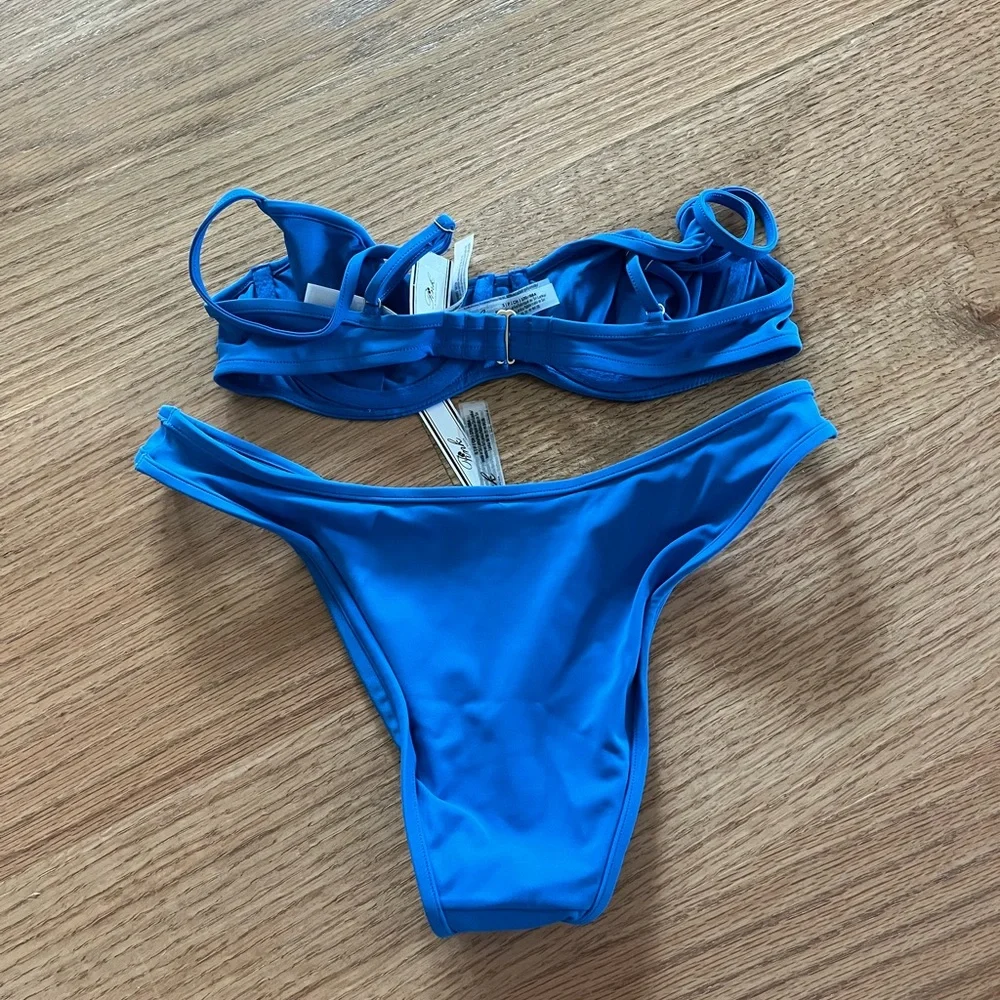 Frankie’s bikinis Blue set